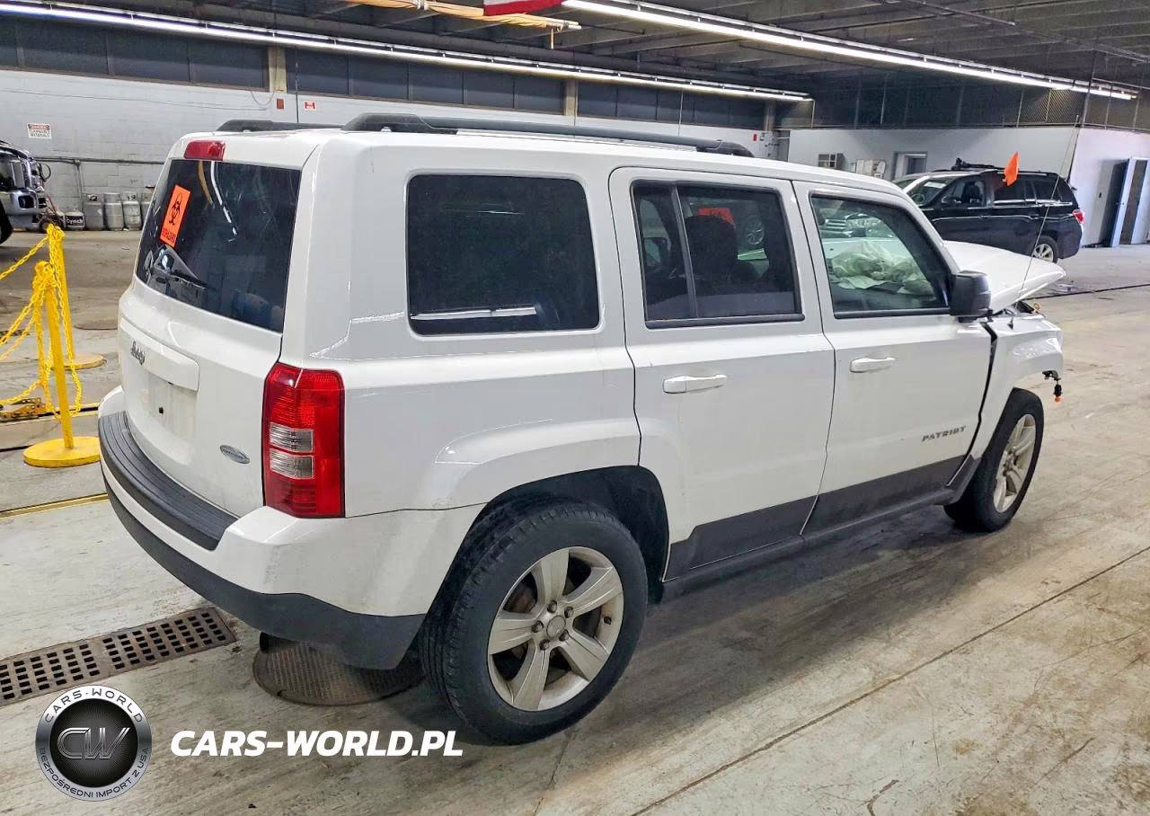 2014 Jeep Patriot Latitude VIN:1C4NJPFB7ED722215 - 3
