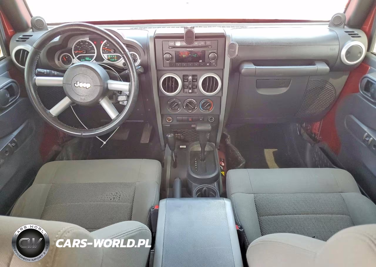 2009 Jeep Wrangler Unlimited Sahara VIN:1J4GA59179L767158 - 8