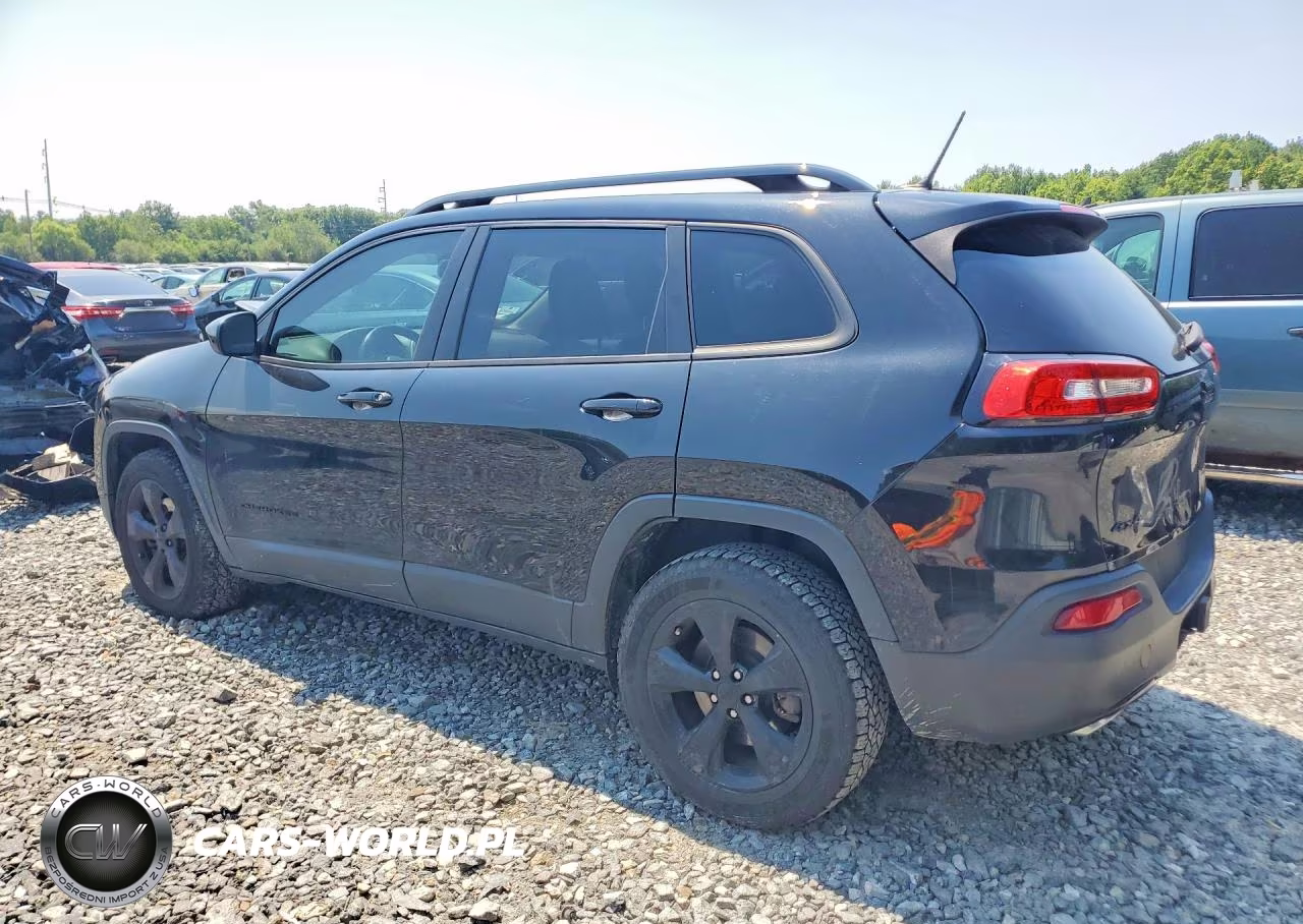 2015 Jeep Cherokee Latitude VIN:1C4PJMCS8FW727943 - 2
