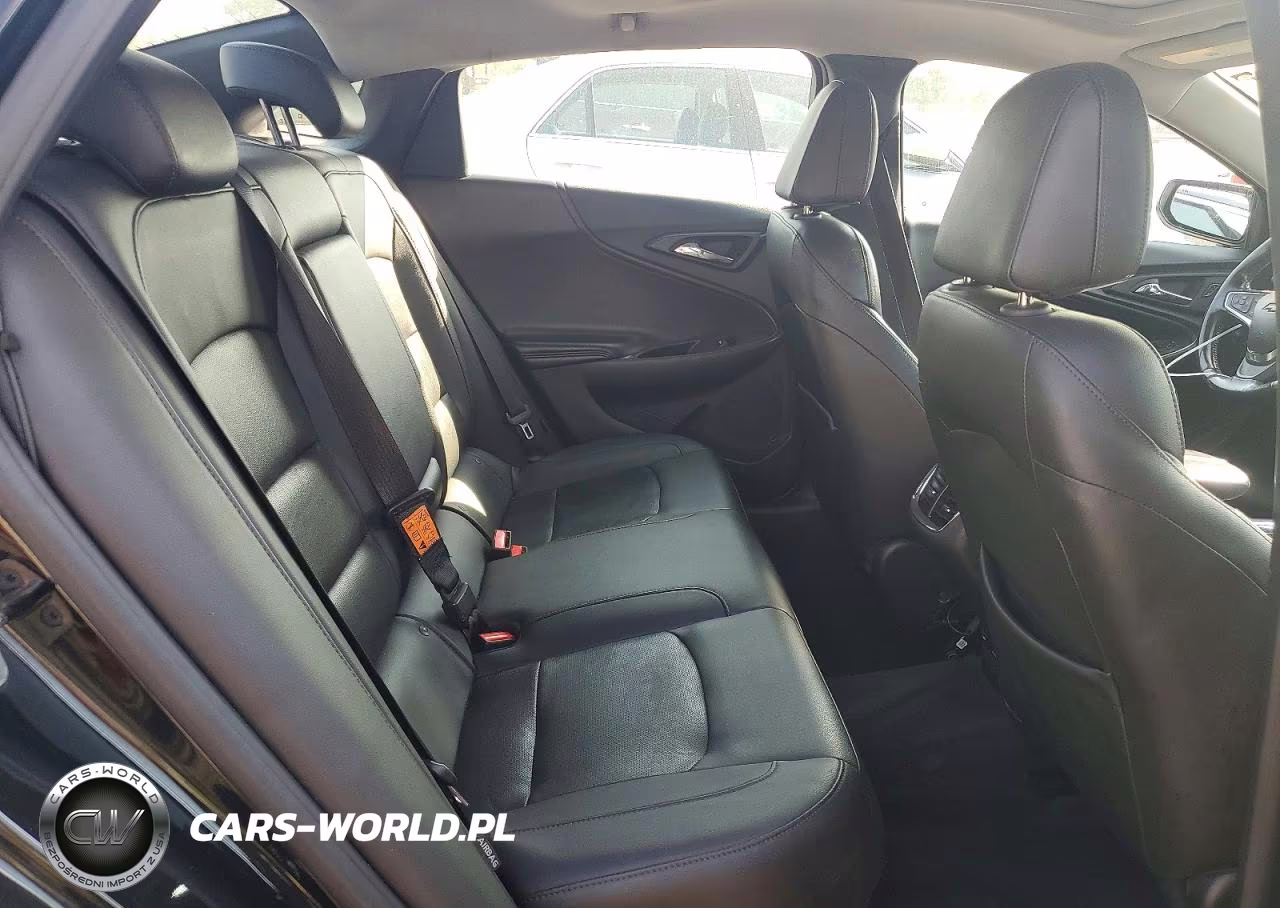 2018 Chevrolet Malibu Premier VIN:1G1ZE5SX1JF101622 - 10