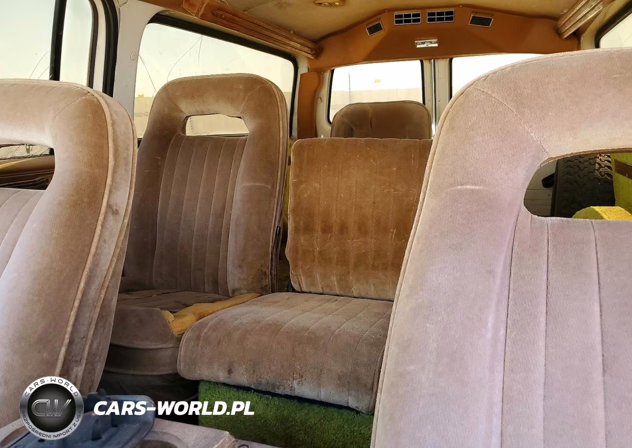 1988 Chevrolet Suburban VIN:1GCER16K4JF116701 - 10