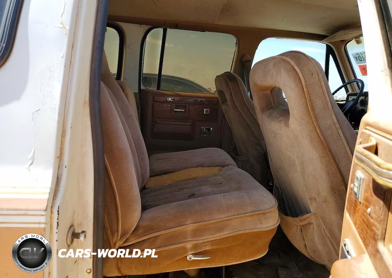 1988 Chevrolet Suburban VIN:1GCER16K4JF116701 - 11