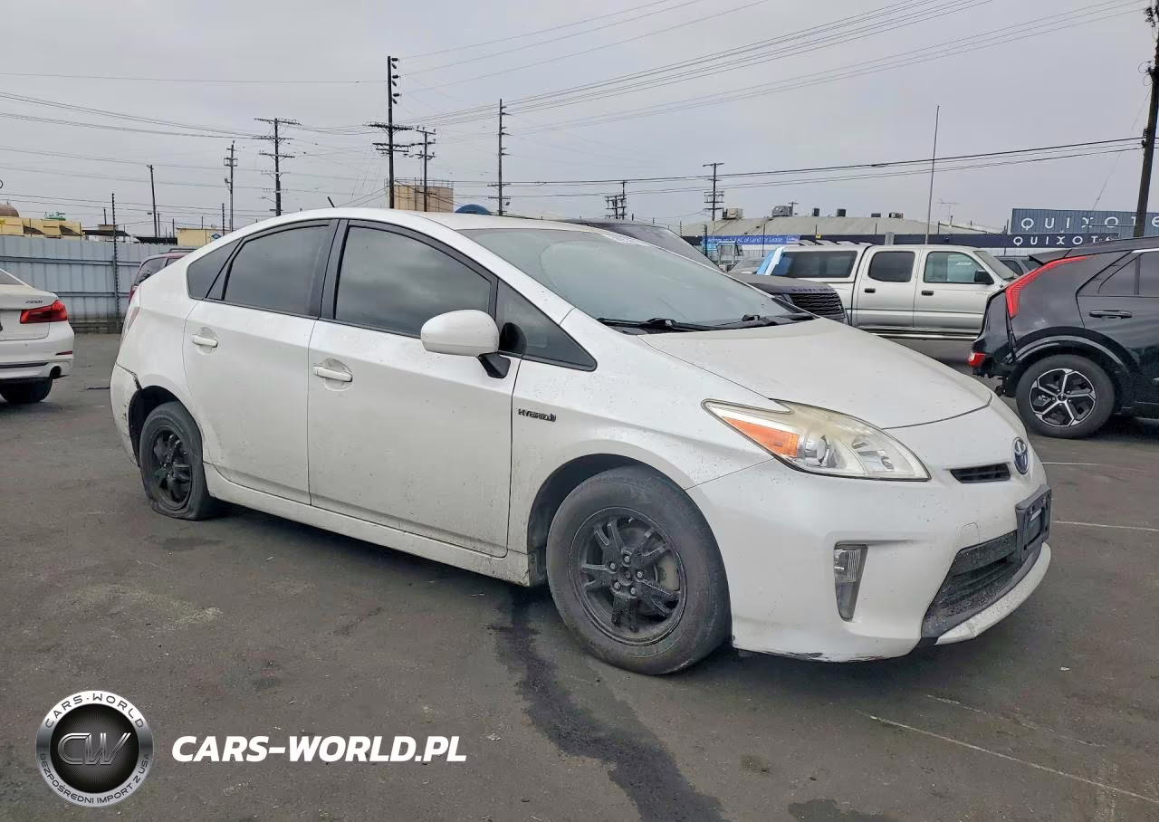 2014 Toyota Prius Three VIN:JTDKN3DU5E0390917 - 4