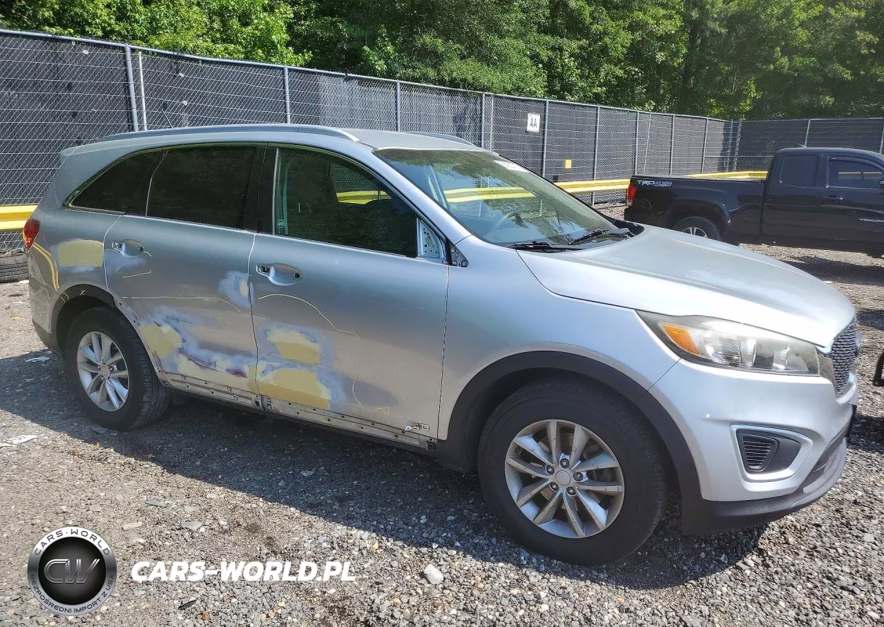2016 Kia Sorento Lx VIN:5XYPGDA34GG078103 - 4