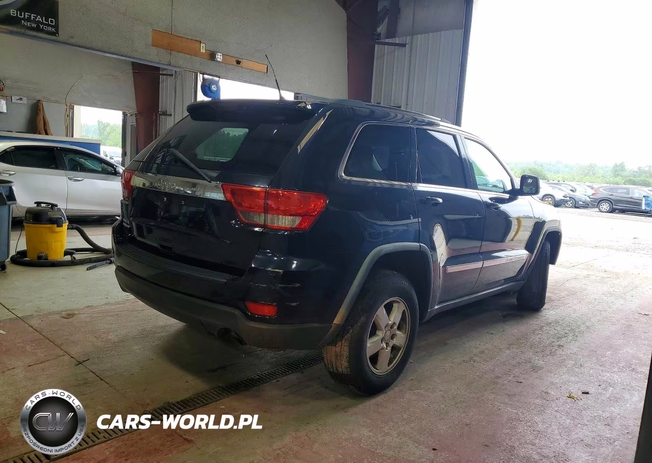 2011 Jeep Grand Cherokee Laredo VIN:1J4RR4GG3BC523290 - 3