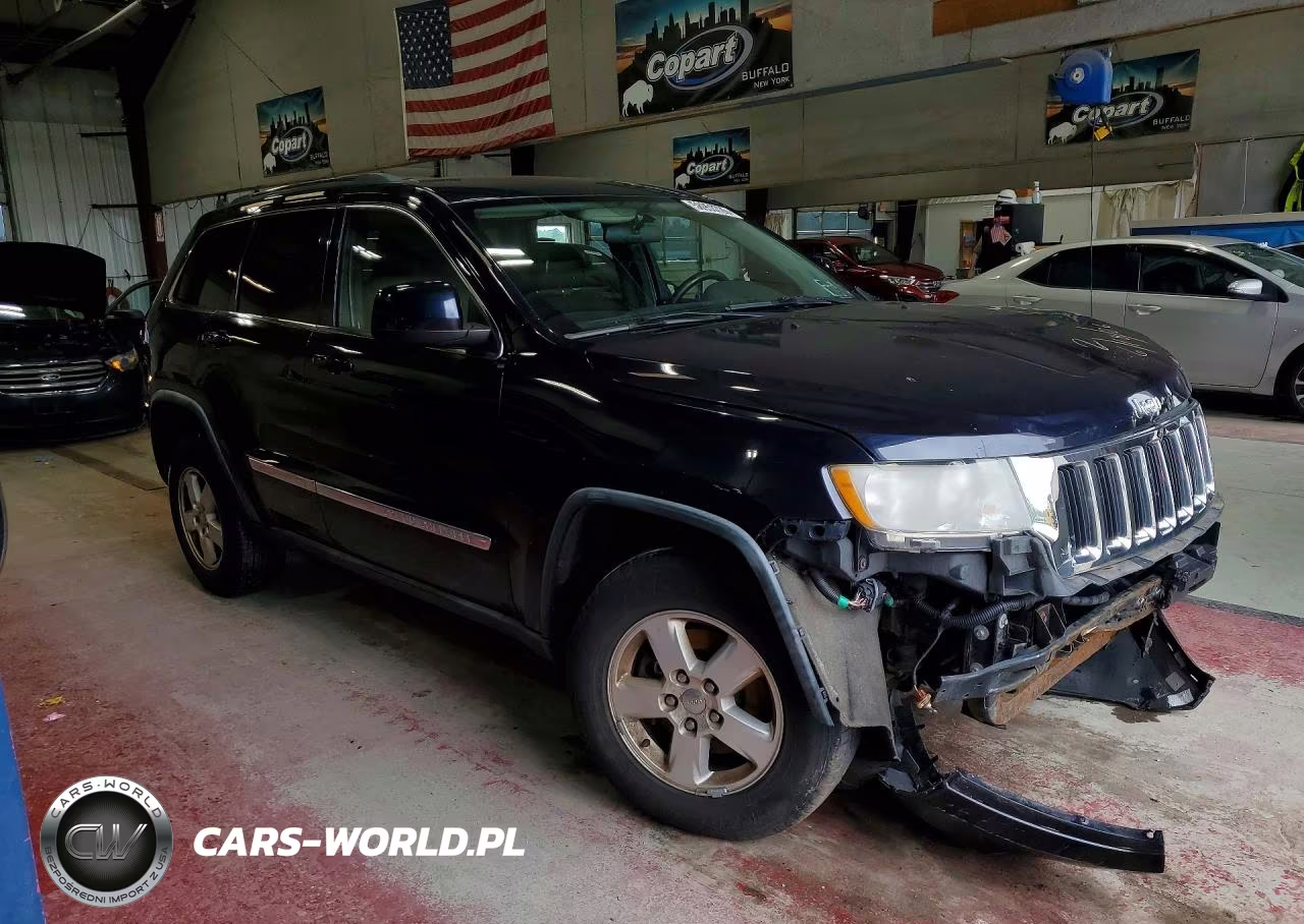2011 Jeep Grand Cherokee Laredo VIN:1J4RR4GG3BC523290 - 4