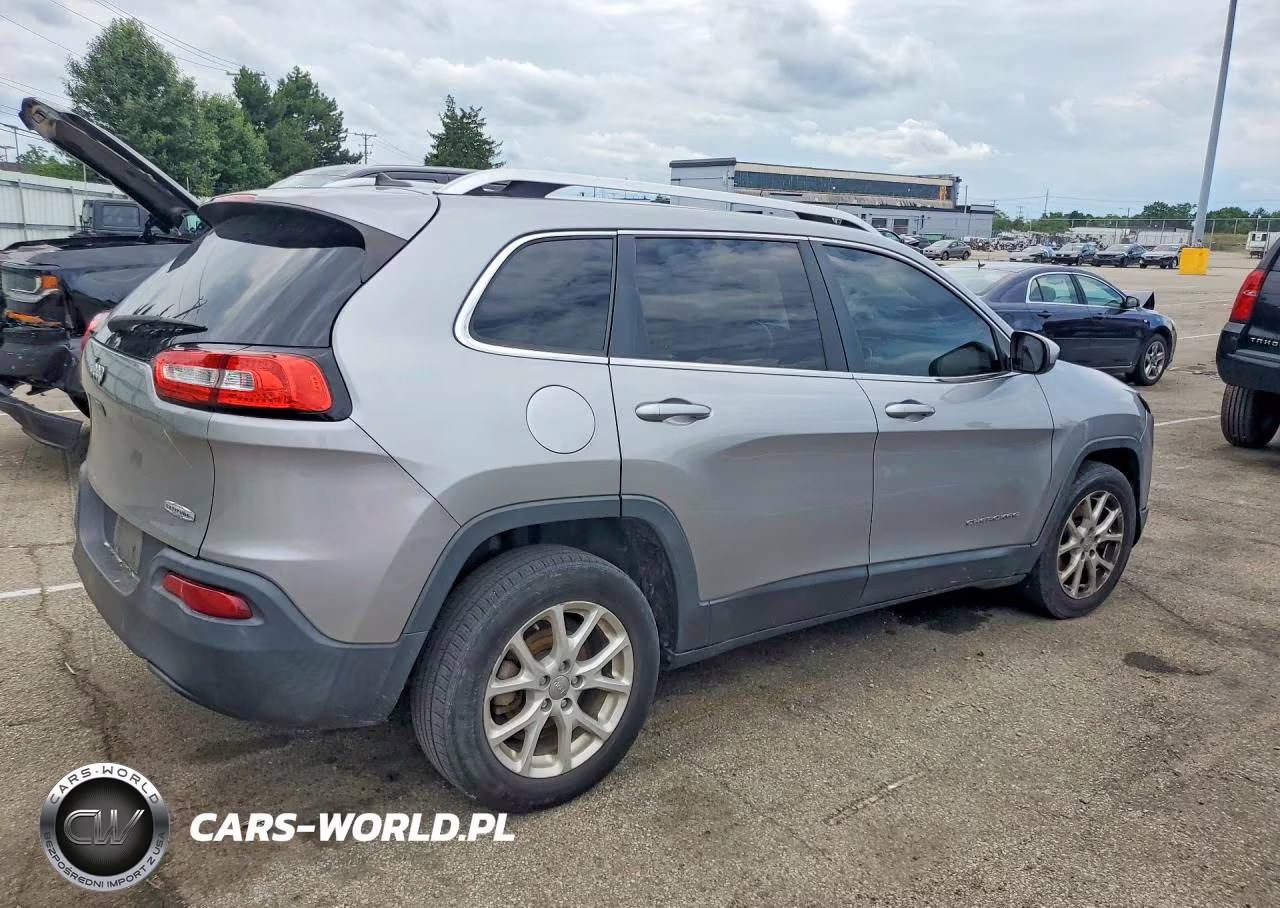 2015 Jeep Cherokee Latitude VIN:1C4PJLCB4FW699956 - 3