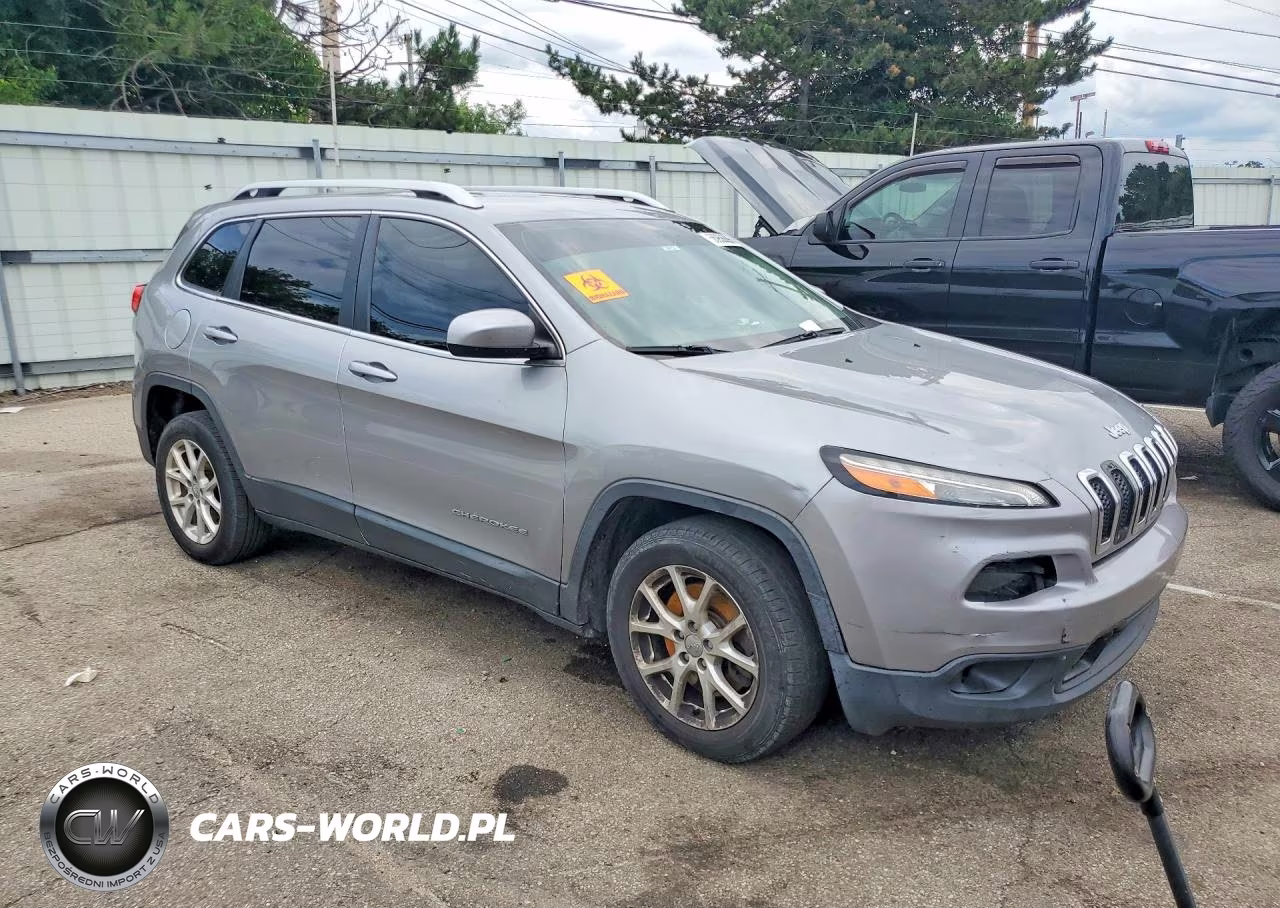 2015 Jeep Cherokee Latitude VIN:1C4PJLCB4FW699956 - 4