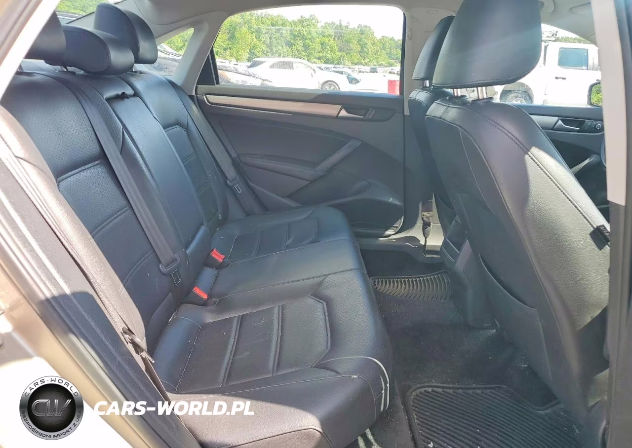 2015 Volkswagen Passat 1.8T Wolfsburg Edition VIN:1VWAT7A34FC101379 - 10