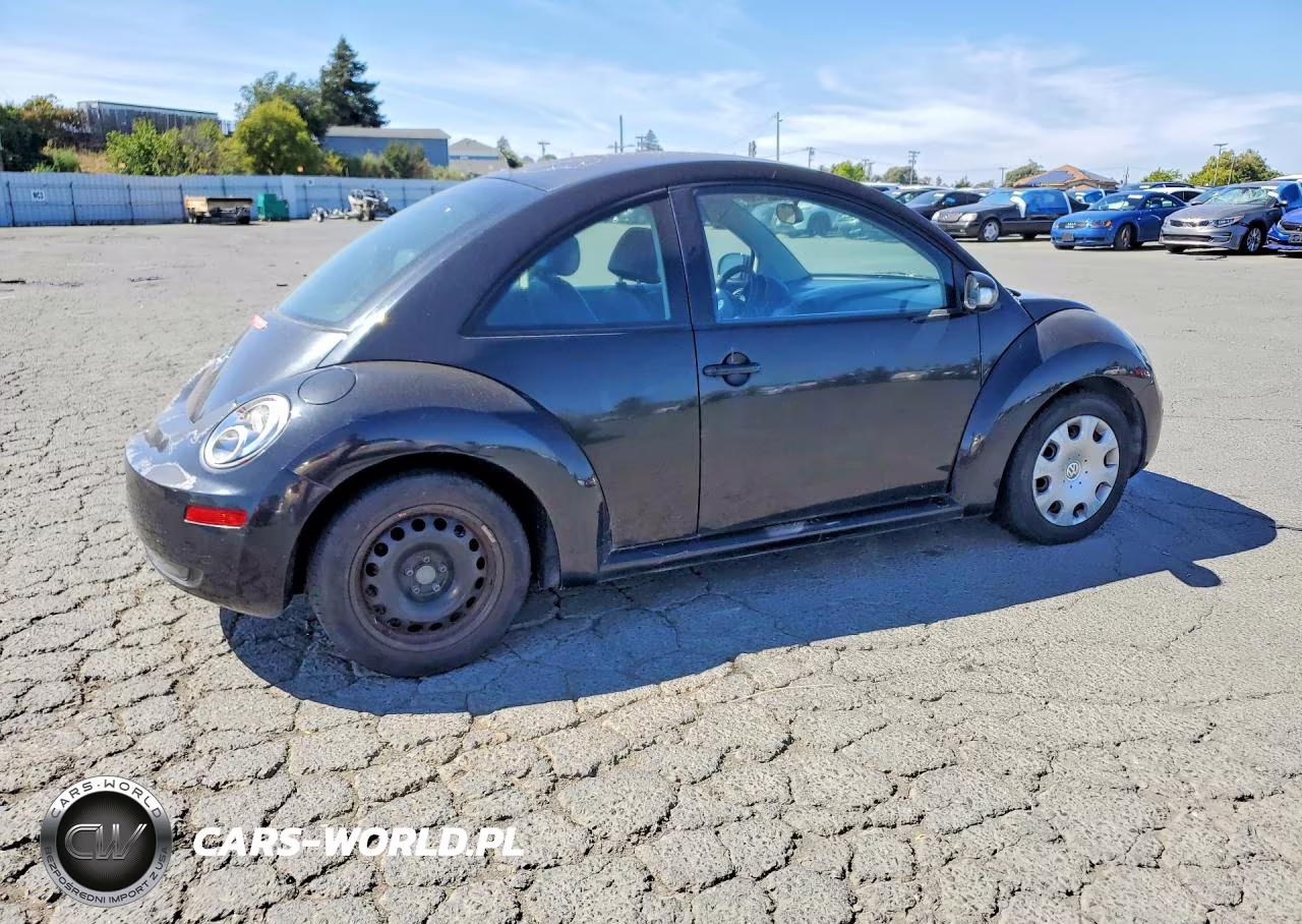 2010 Volkswagen New Beetle VIN:3VWPG3AG2AM015912 - 3