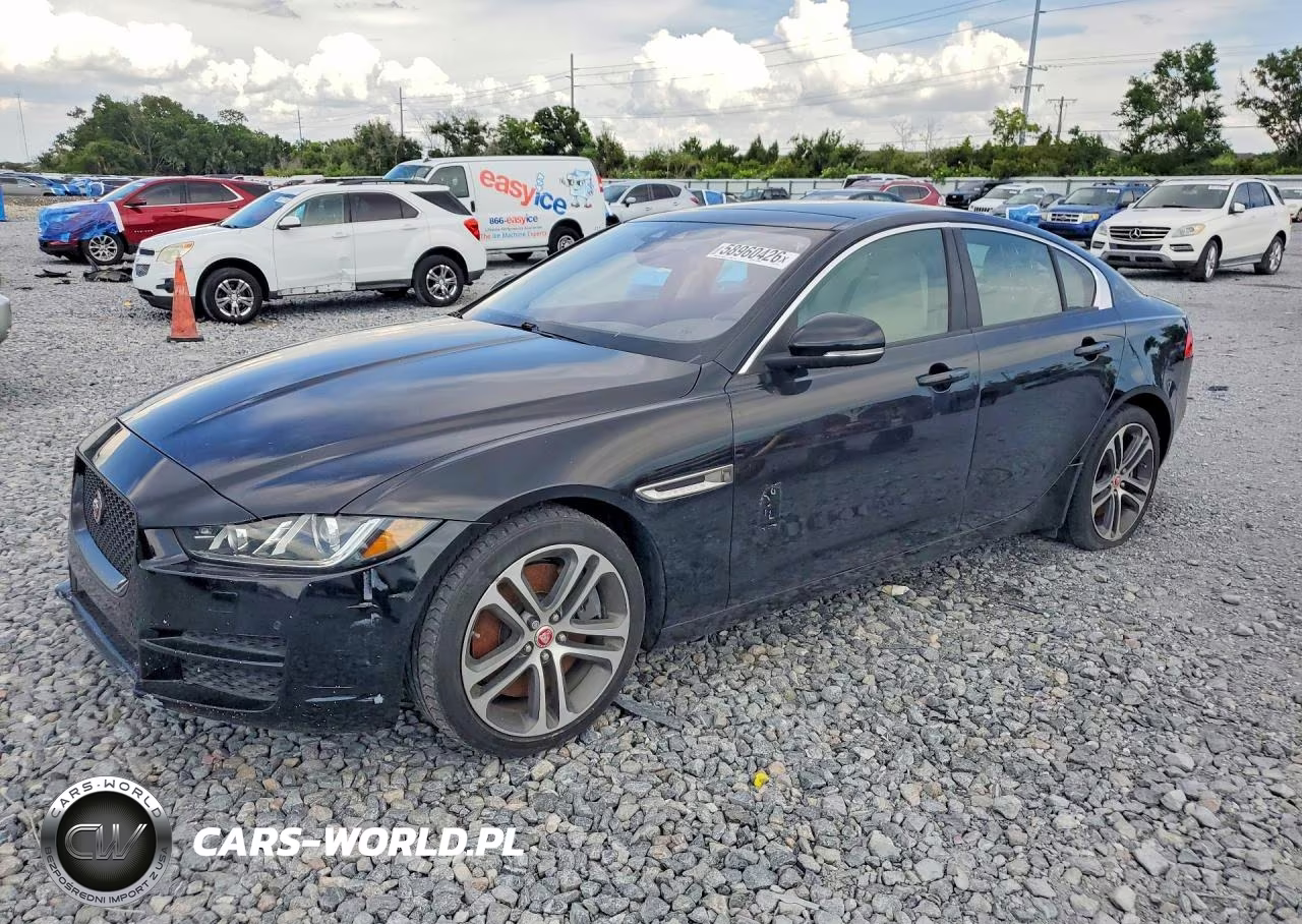 2018 Jaguar Xe Premium – zdjęcie 1 z 12