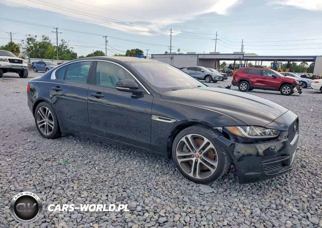 2018 Jaguar Xe Premium VIN:SAJAD4EV9JCP25828 - 4