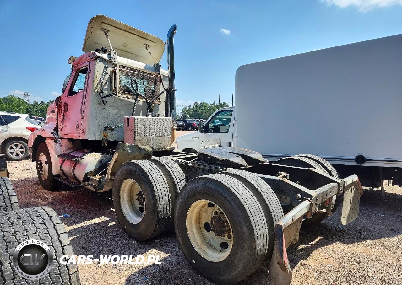 2000 International 9100I Semi Truck VIN:2HSCBAXR2YC077577 - 3