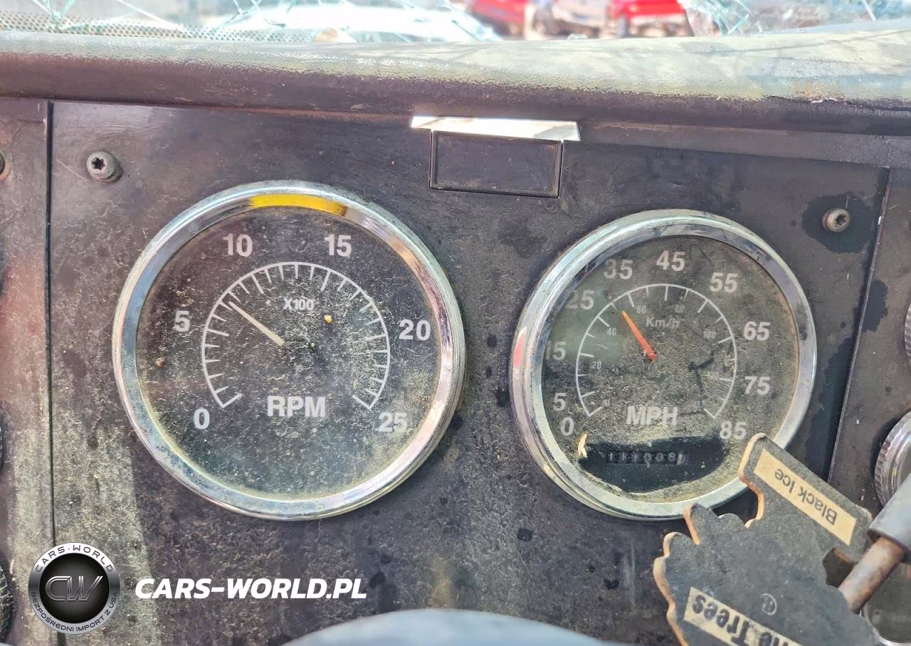 2000 International 9100I Semi Truck VIN:2HSCBAXR2YC077577 - 8