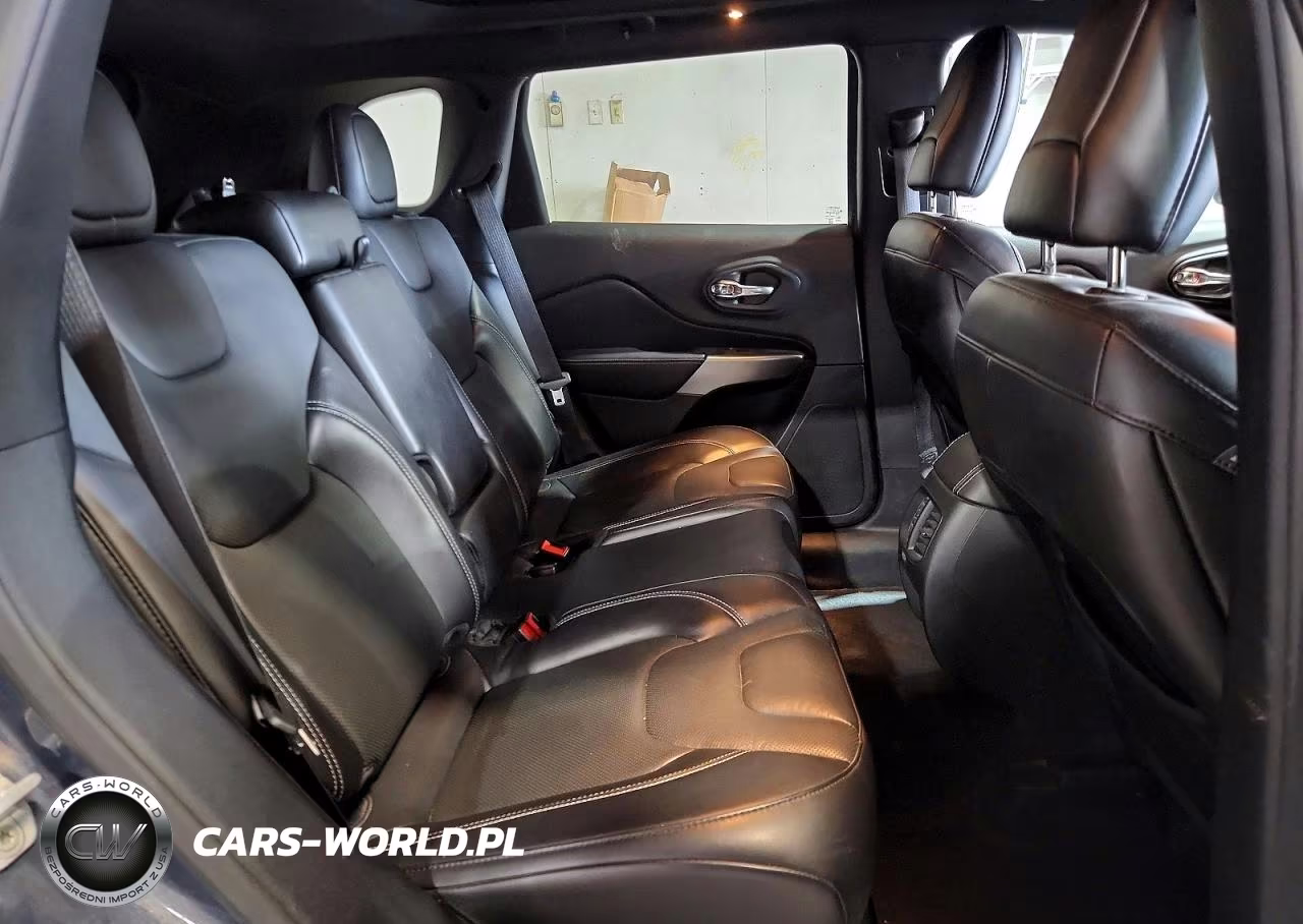 2021 Jeep Cherokee Latitude Lux VIN:1C4PJMMNXMD106480 - 10