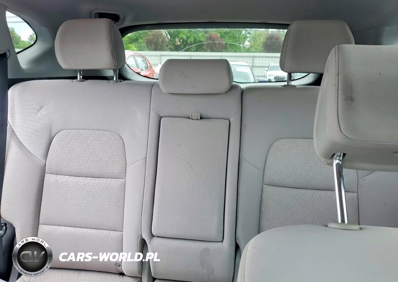 2018 Hyundai Tucson Value VIN:KM8J3CA23JU665882 - 10