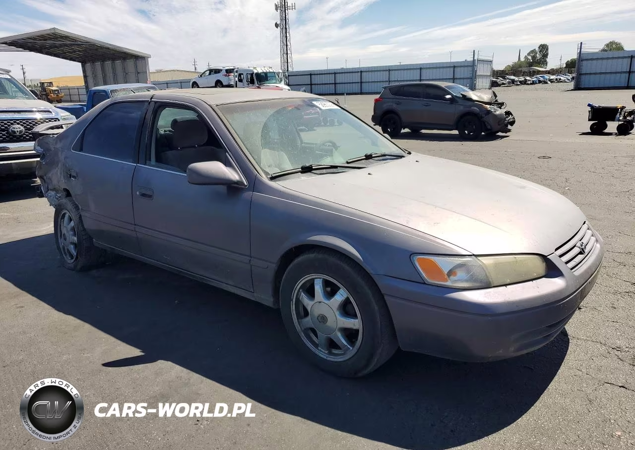 1997 Toyota Camry Le VIN:JT2BG22K4V0005684 - 4