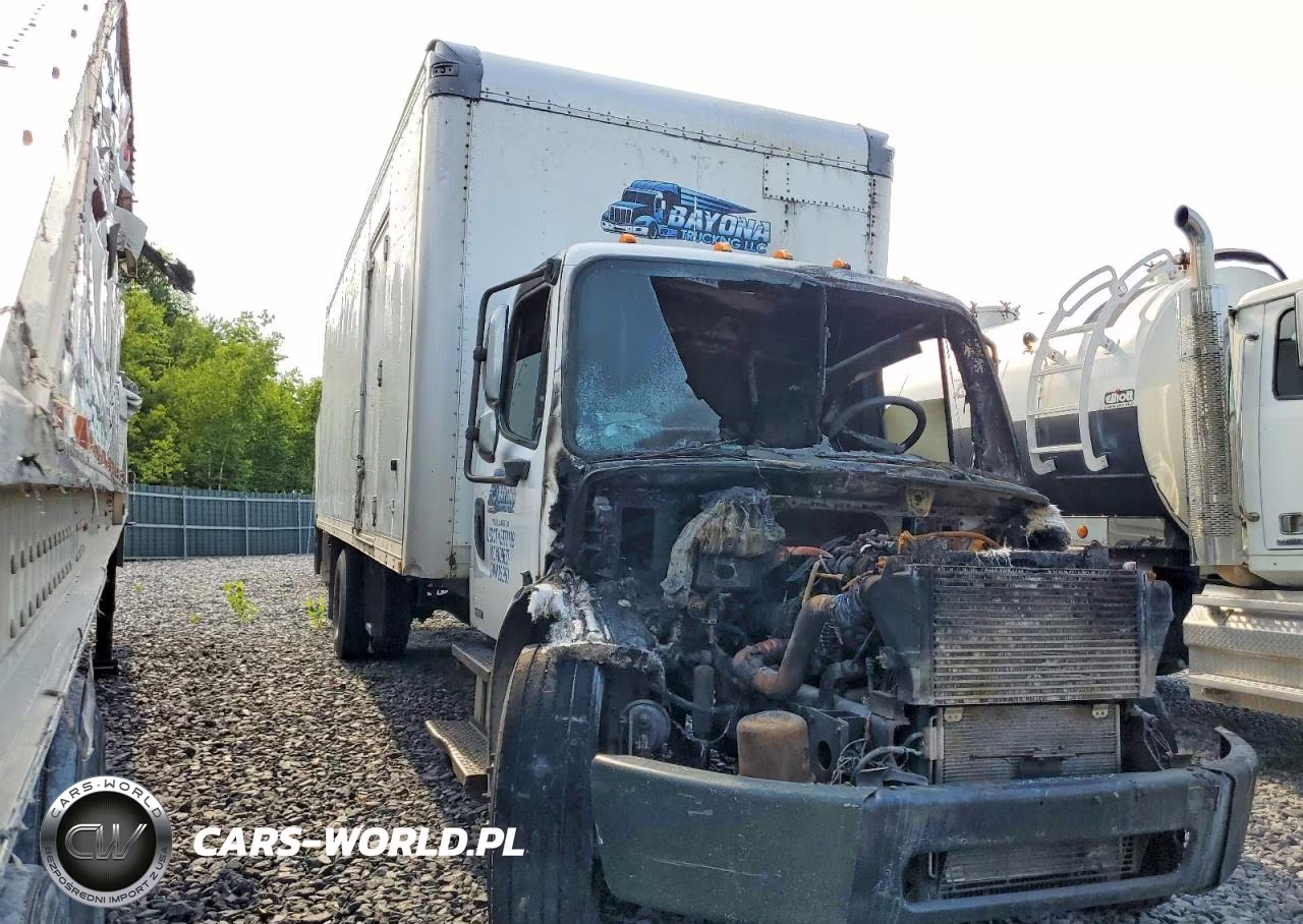 2005 Freightliner Business Class M2 Box Truck