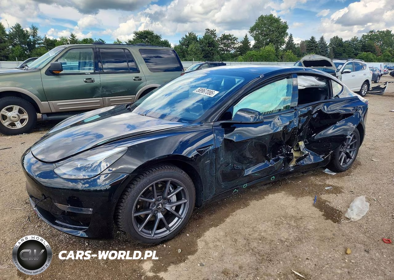2021 Tesla Model 3 – zdjęcie 1 z 12