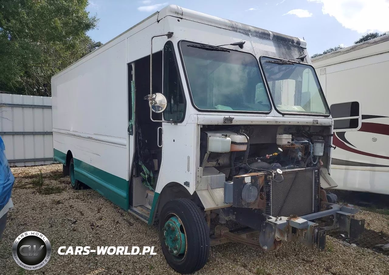2011 Workhorse W62 Delivery Truck VIN:5B4LFG2E6B3446450 - 4