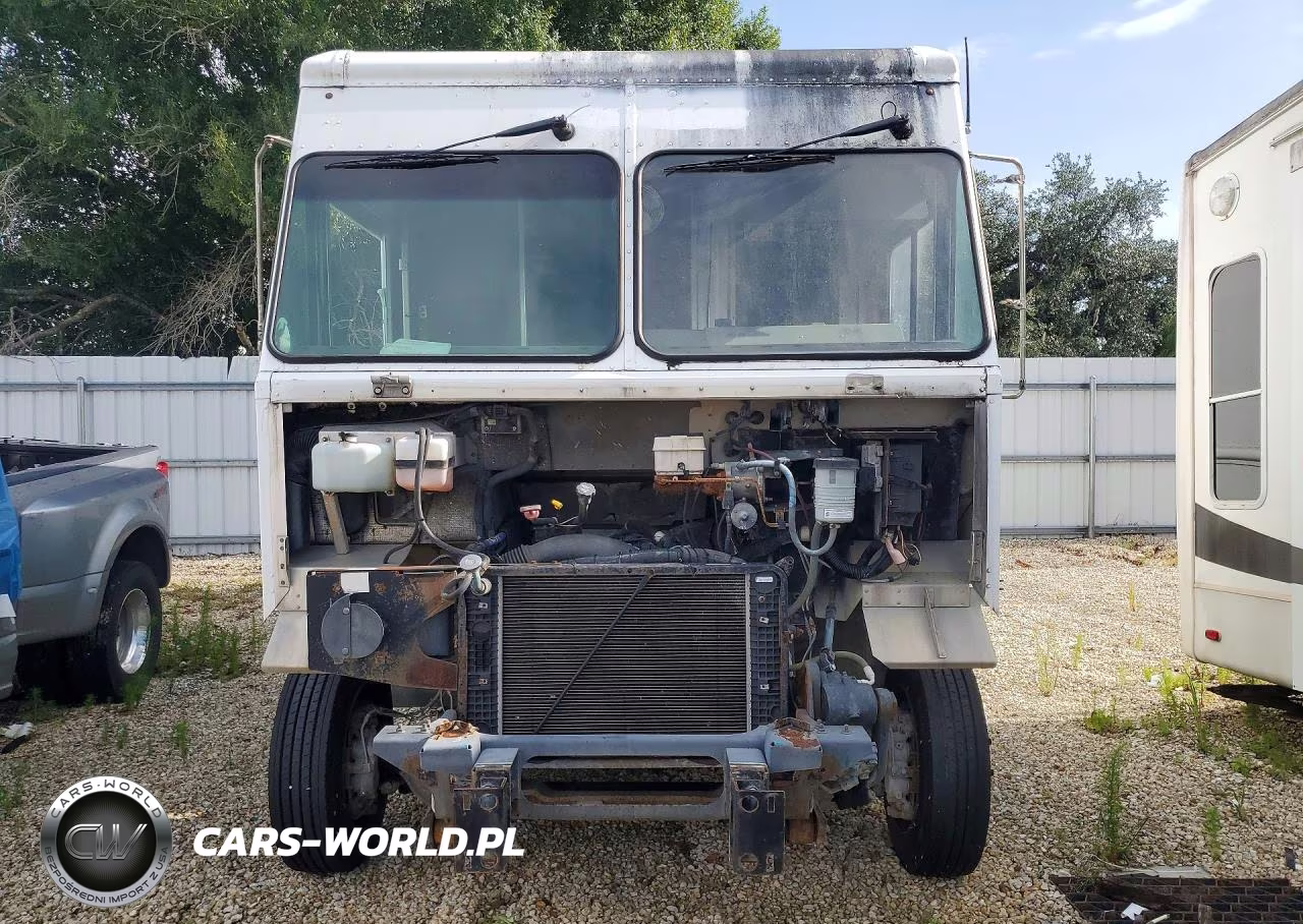 2011 Workhorse W62 Delivery Truck VIN:5B4LFG2E6B3446450 - 5