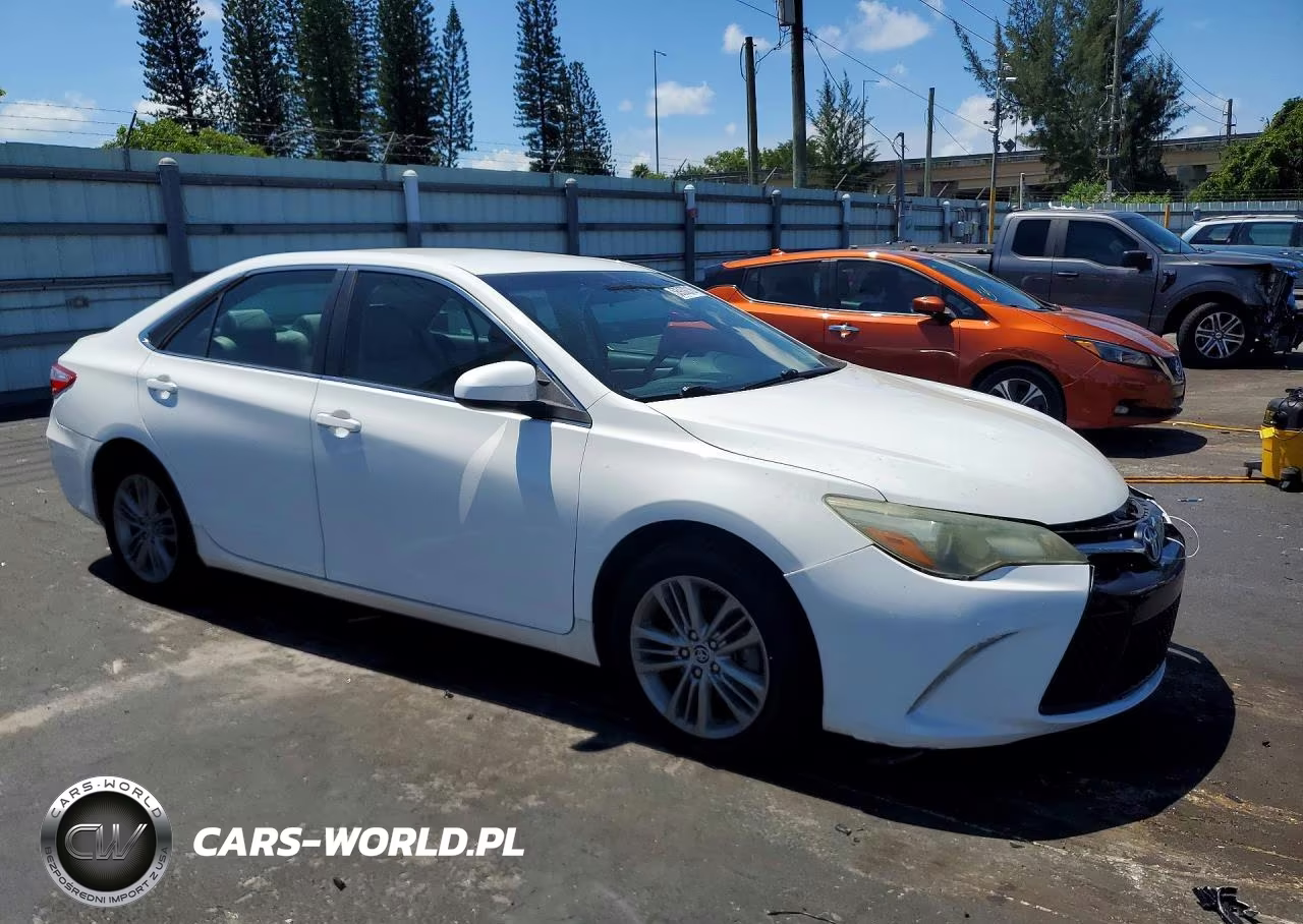 2015 Toyota Camry Se VIN:4T1BF1FK5FU025155 - 4