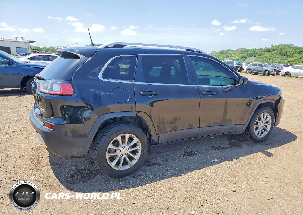 2019 Jeep Cherokee Latitude VIN:1C4PJLCB2KD247705 - 3