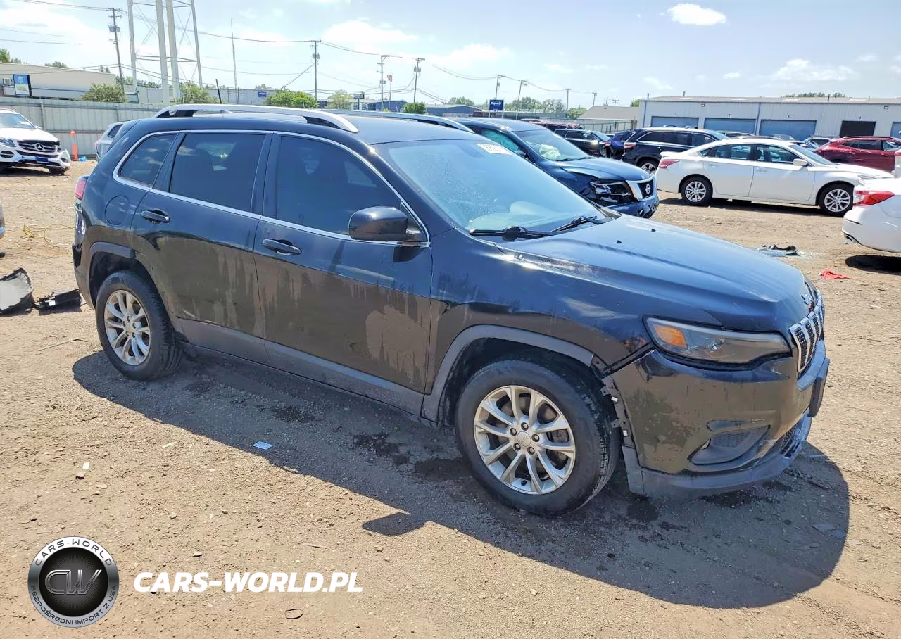 2019 Jeep Cherokee Latitude VIN:1C4PJLCB2KD247705 - 4