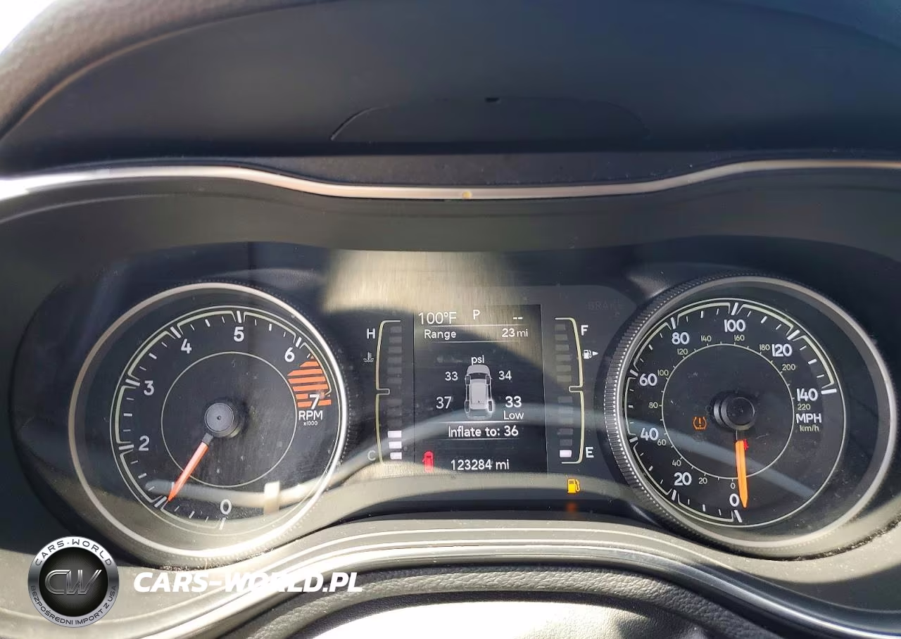 2019 Jeep Cherokee Latitude VIN:1C4PJLCB2KD247705 - 9
