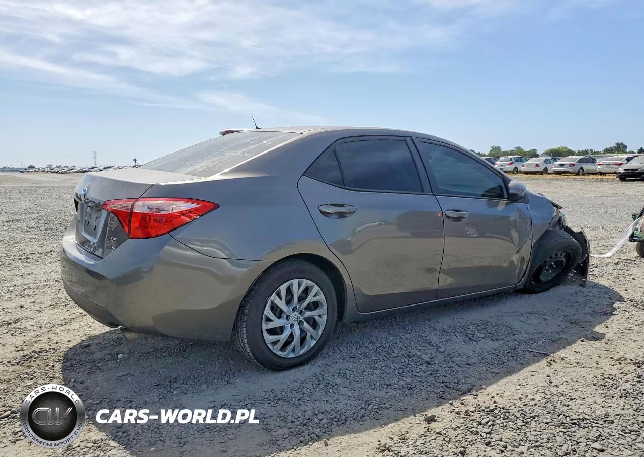 2018 Toyota Corolla Le VIN:2T1BURHE5JC105304 - 3
