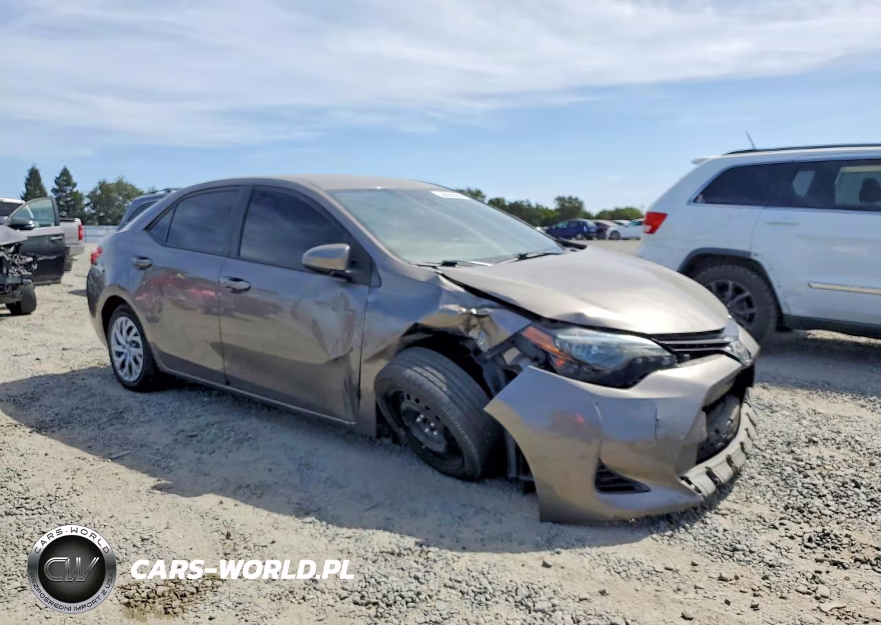 2018 Toyota Corolla Le VIN:2T1BURHE5JC105304 - 4