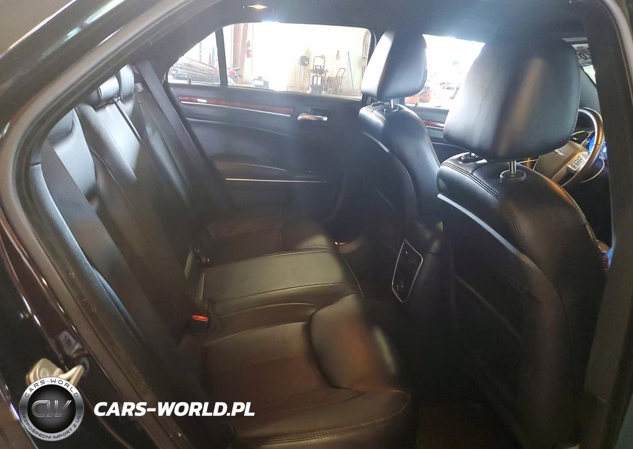 2014 Chrysler 300 VIN:2C3CCARG8EH139052 - 10
