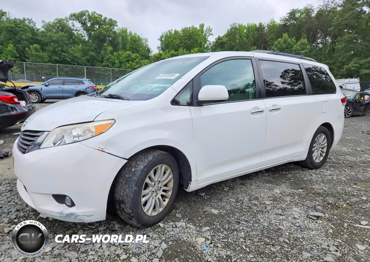 2012 Toyota Sienna Xle 8-Passenger – zdjęcie 1 z 13