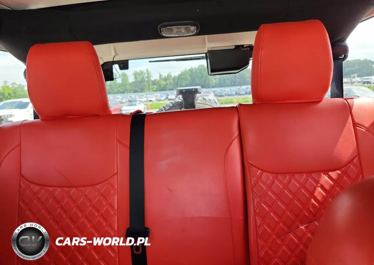 2015 Jeep Wrangler Unlimited Sahara VIN:1C4BJWEG0FL680729 - 10