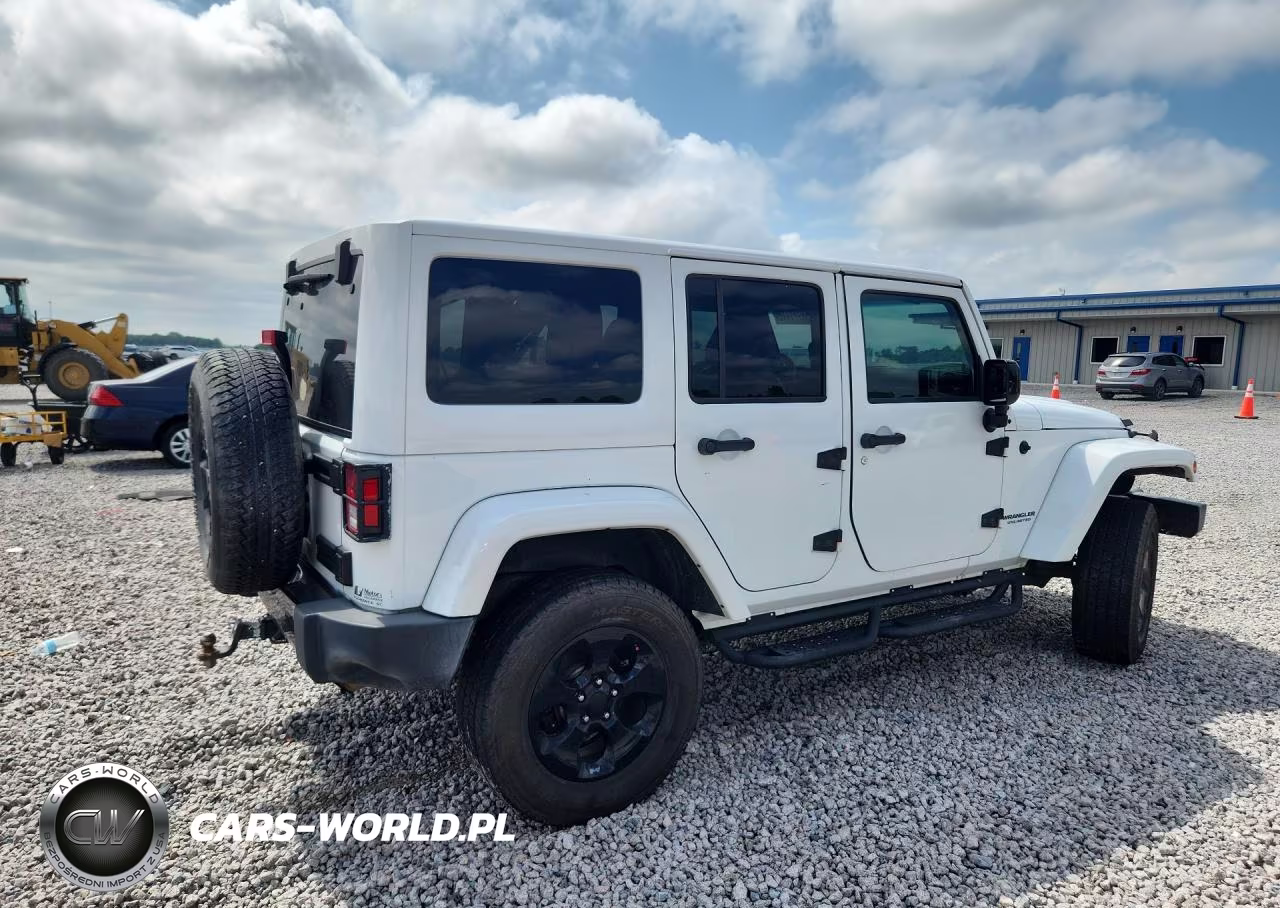 2015 Jeep Wrangler Unlimited Sahara VIN:1C4BJWEG0FL680729 - 3