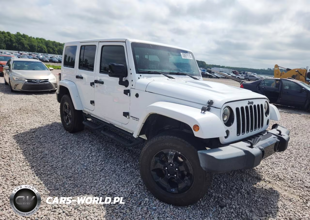 2015 Jeep Wrangler Unlimited Sahara VIN:1C4BJWEG0FL680729 - 4