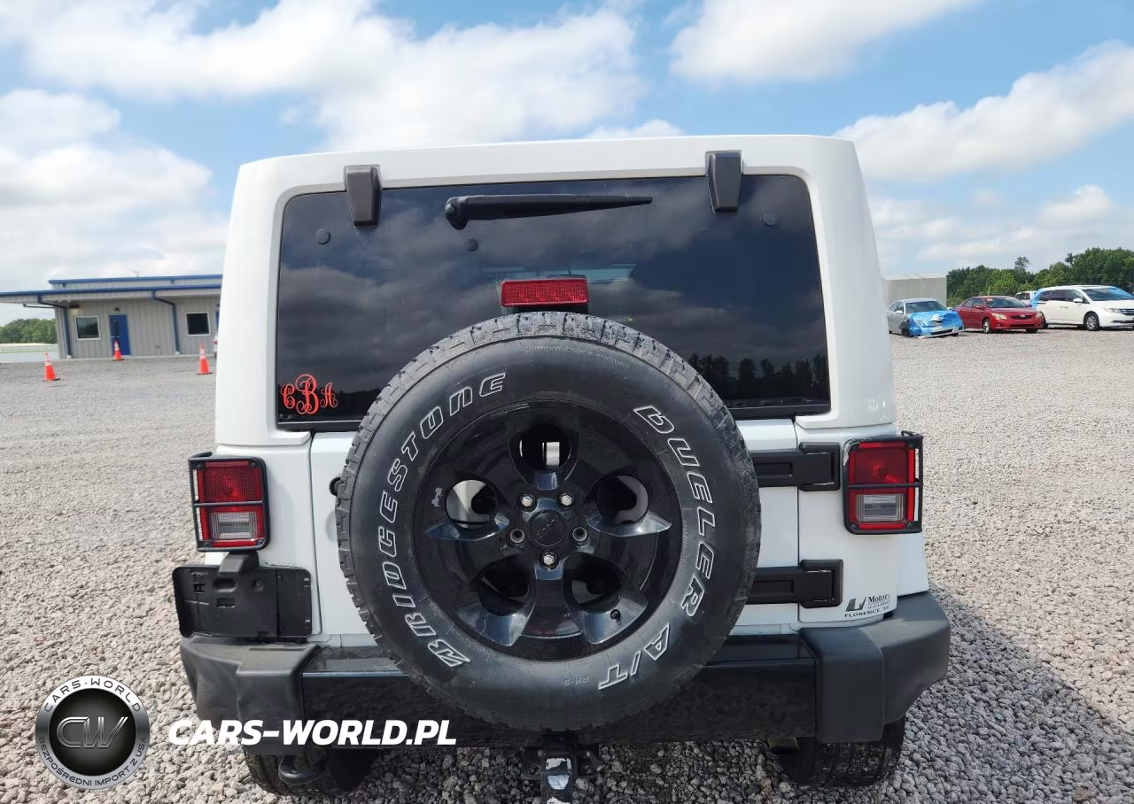 2015 Jeep Wrangler Unlimited Sahara VIN:1C4BJWEG0FL680729 - 6