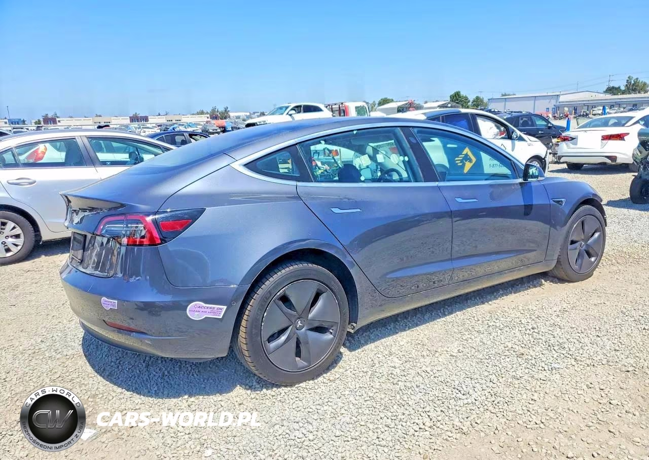 2018 Tesla Model 3 VIN:5YJ3E1EA3JF158213 - 3