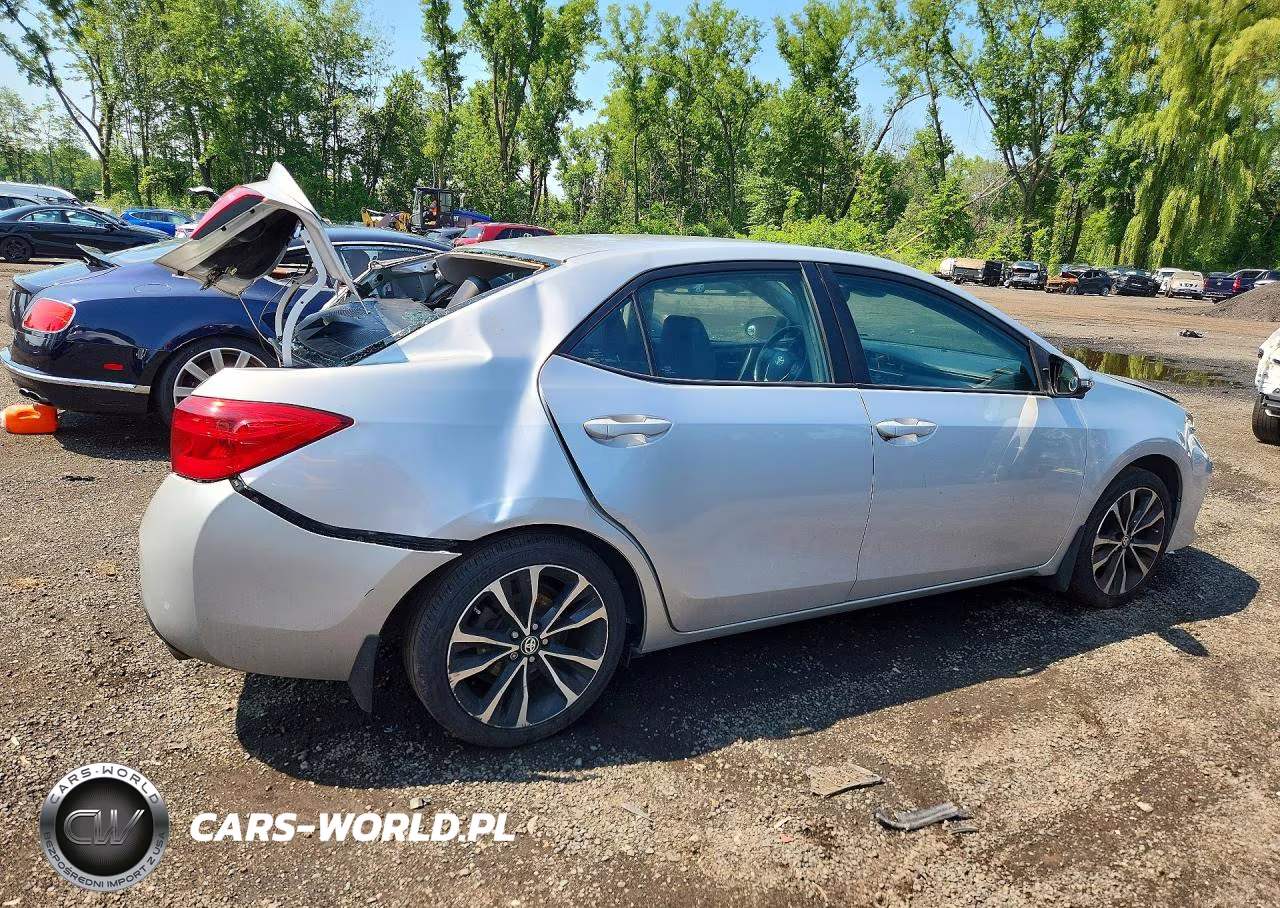 2019 Toyota Corolla Se VIN:2T1BURHE2KC143719 - 3