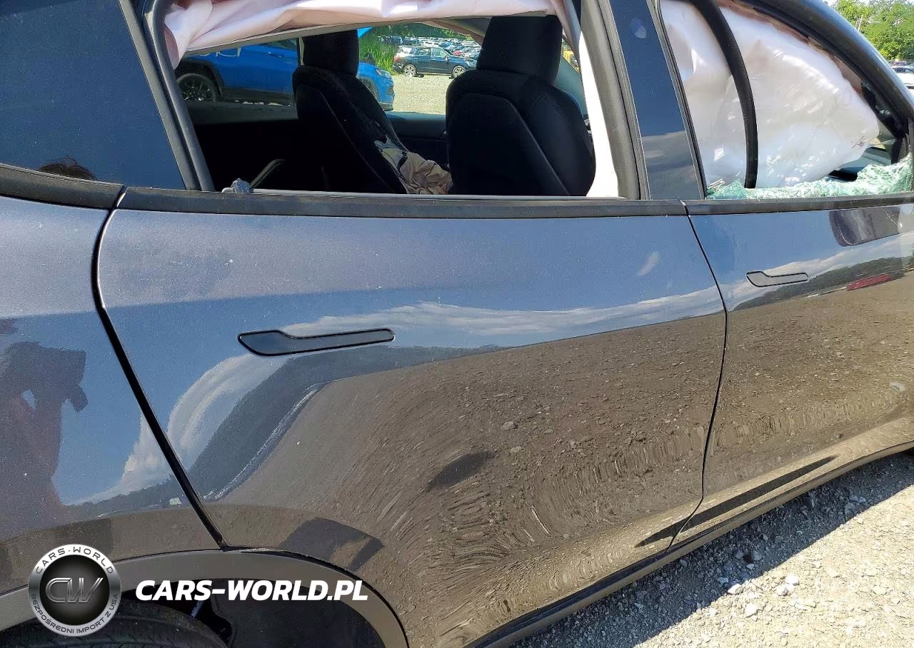 2023 Tesla Model Y VIN:7SAYGAEE5PF932668 - 10