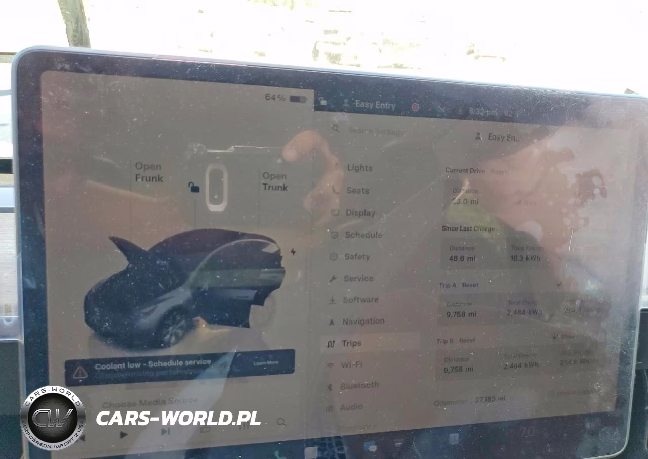 2023 Tesla Model Y VIN:7SAYGAEE5PF932668 - 9