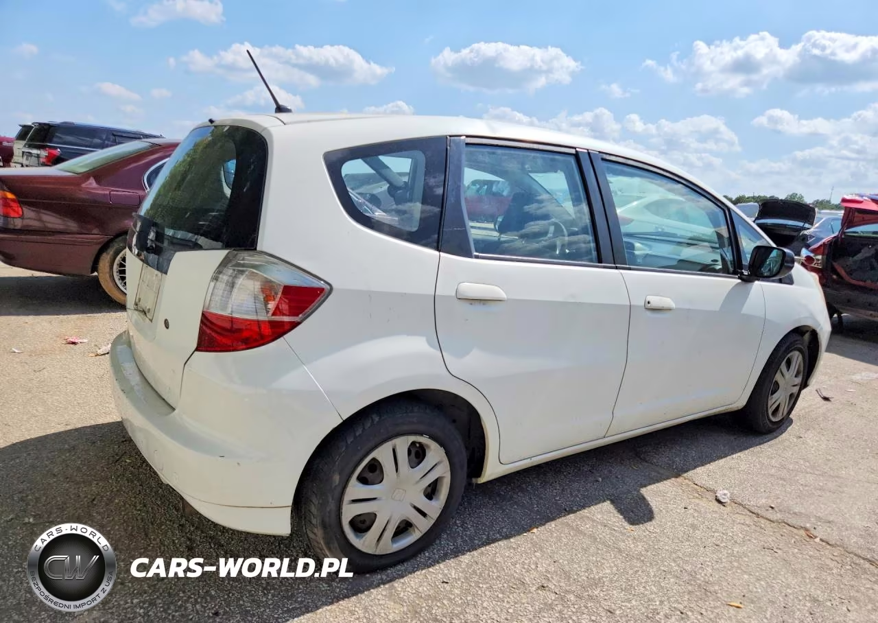 2009 Honda Fit VIN:JHMGE882X9S061036 - 3