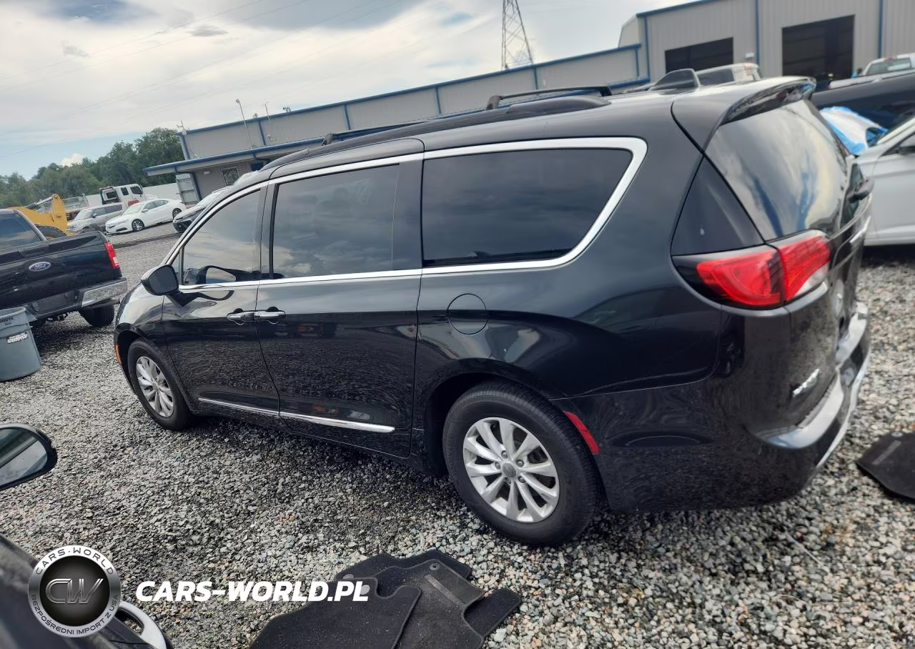2017 Chrysler Pacifica Touring L VIN:2C4RC1BG7HR503735 - 2