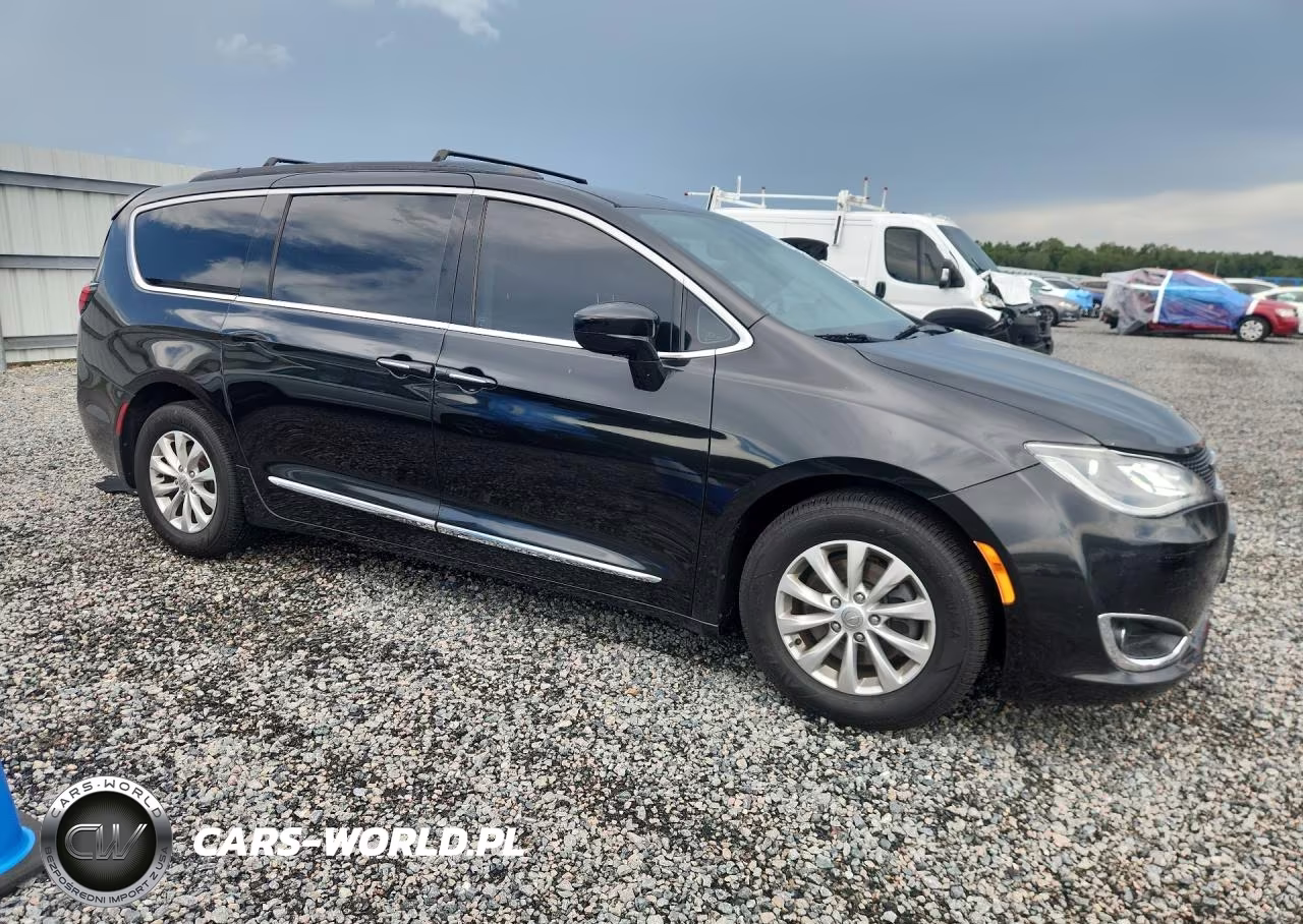 2017 Chrysler Pacifica Touring L VIN:2C4RC1BG7HR503735 - 4