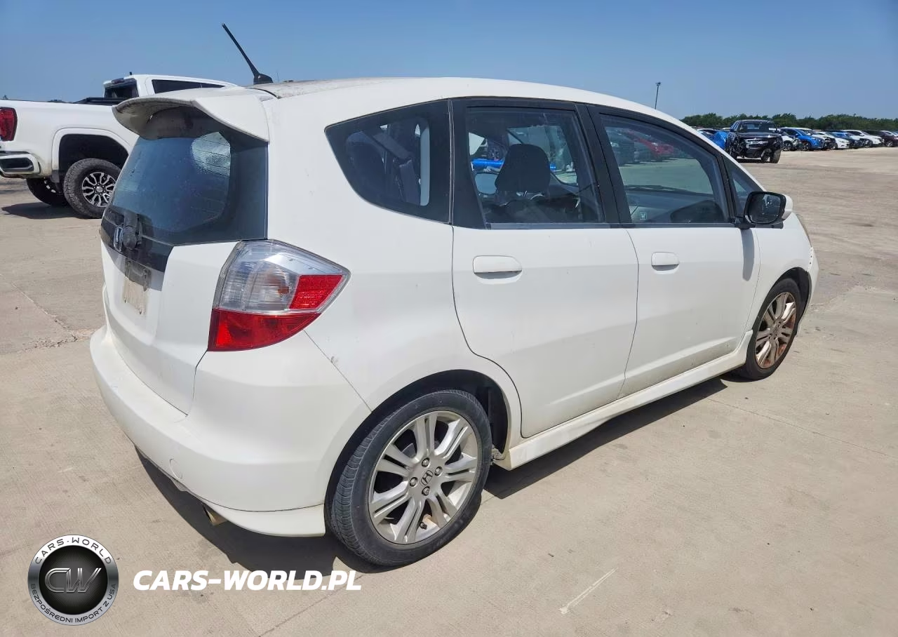 2011 Honda Fit Sport VIN:JHMGE8H57BC001838 - 3