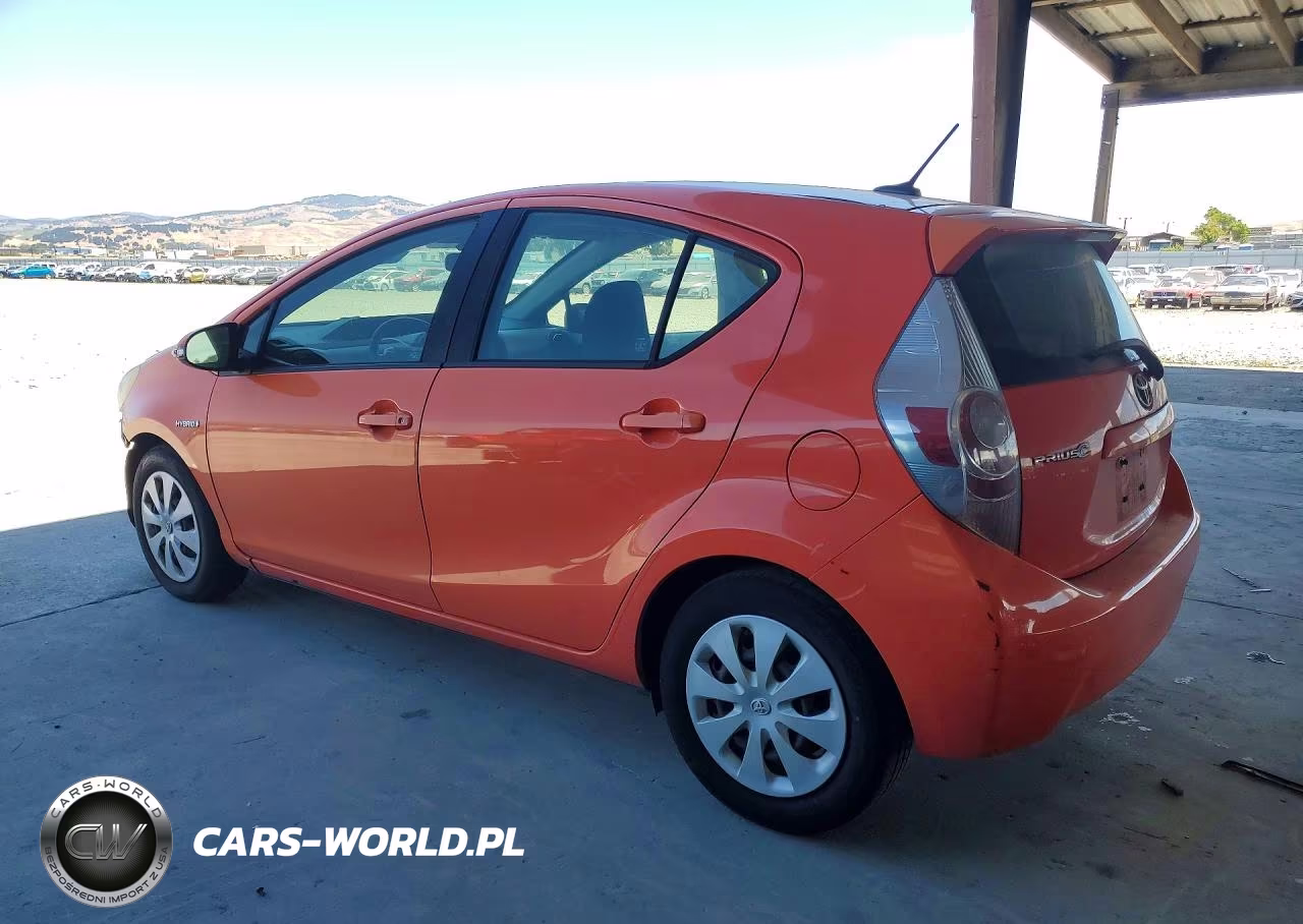 2012 Toyota Prius C Three VIN:JTDKDTB35C1025447 - 2
