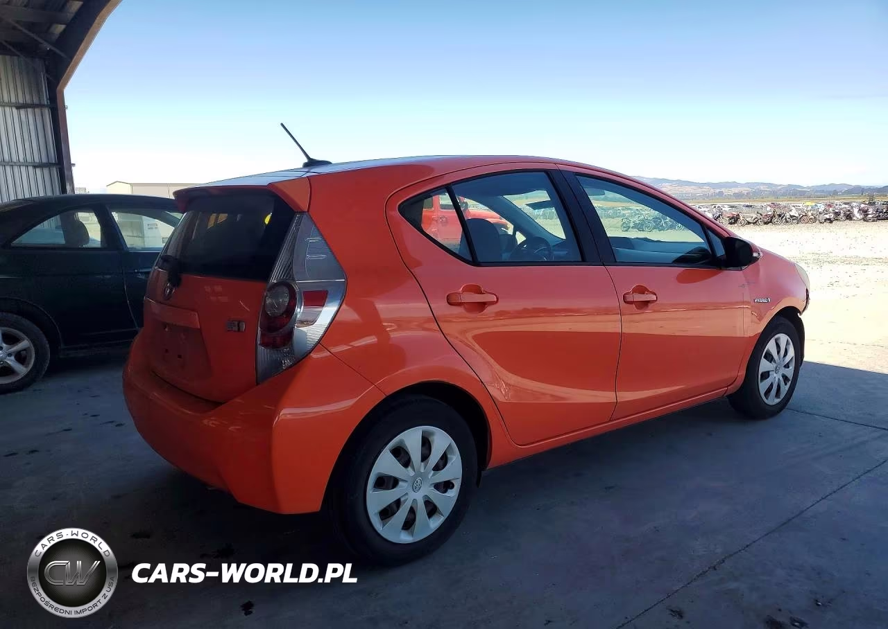 2012 Toyota Prius C Three VIN:JTDKDTB35C1025447 - 3