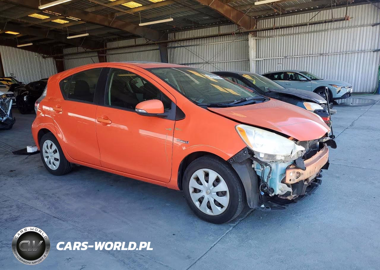 2012 Toyota Prius C Three VIN:JTDKDTB35C1025447 - 4