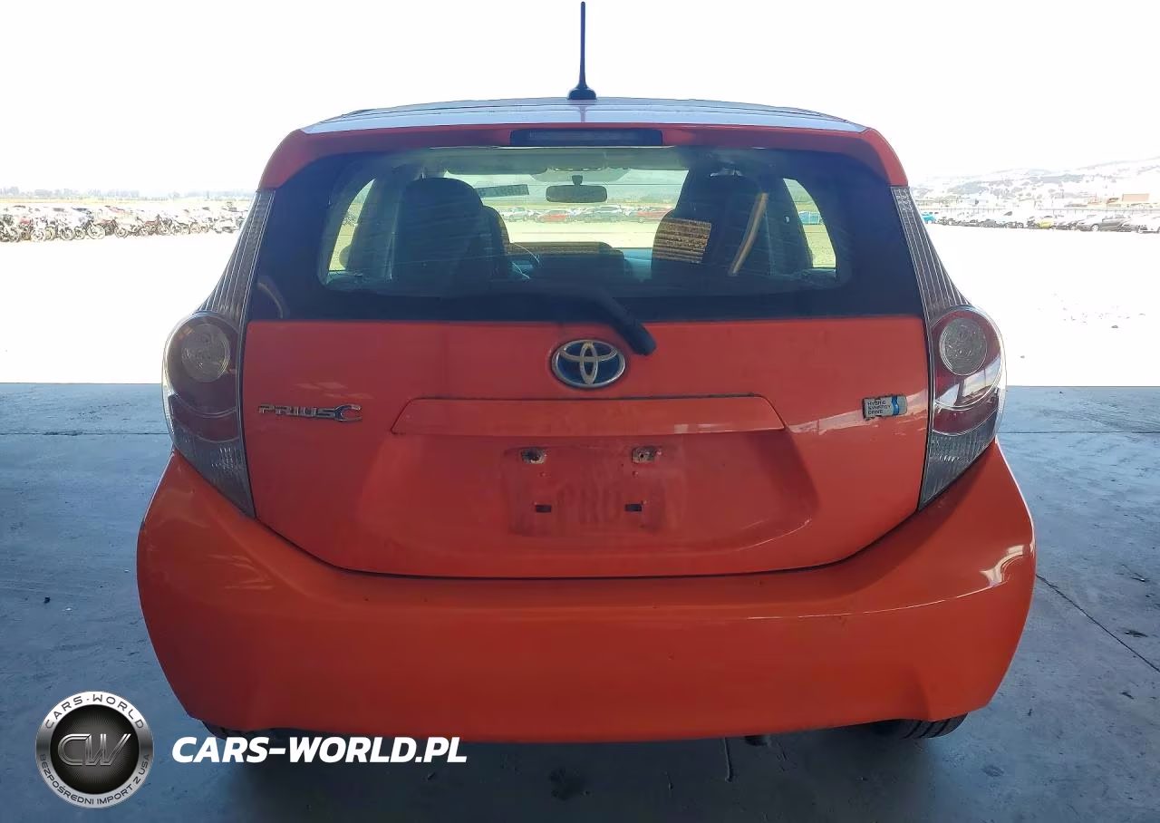 2012 Toyota Prius C Three VIN:JTDKDTB35C1025447 - 6