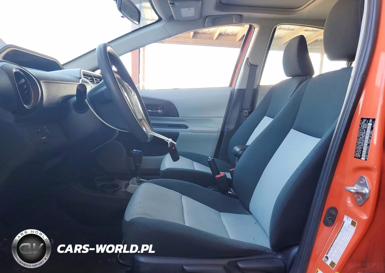 2012 Toyota Prius C Three VIN:JTDKDTB35C1025447 - 7